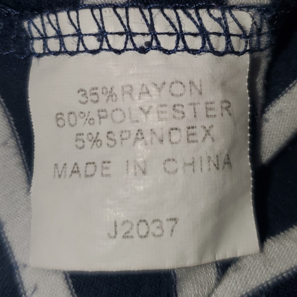 EUC 🤍 Navy & White Top - Picture 4 of 4